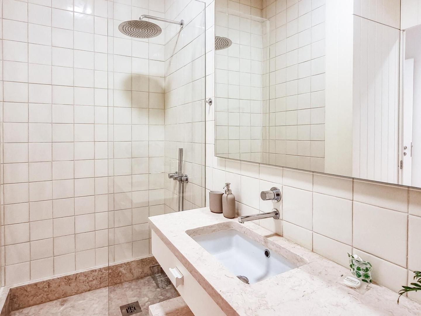 W. Lots Of In A Beautiful Terrace Apartment *