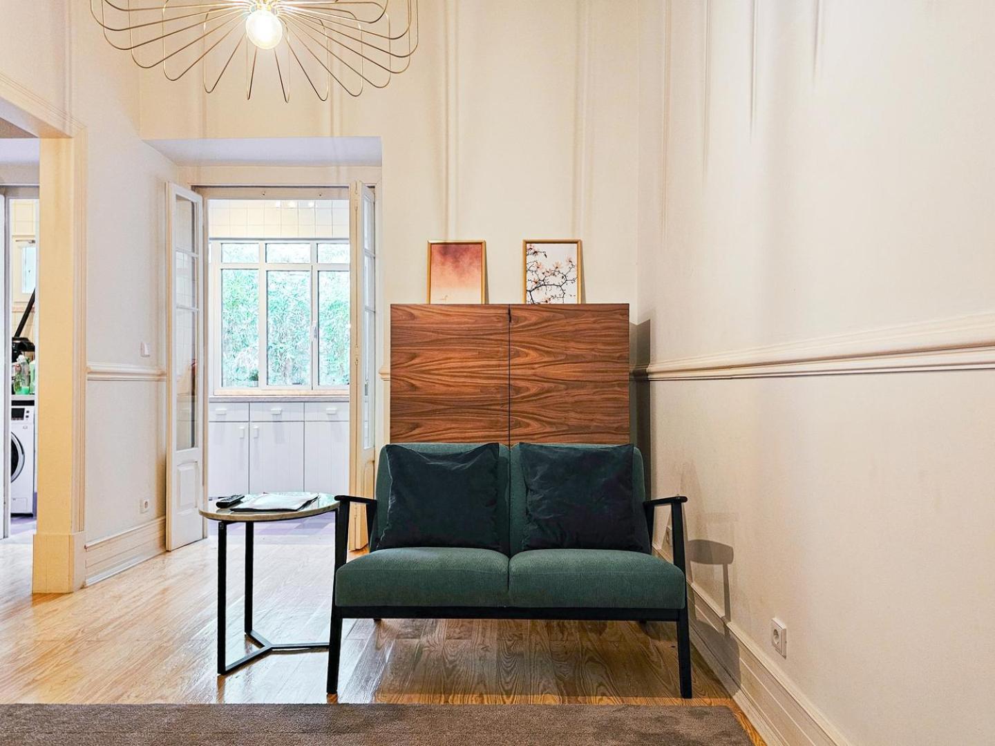 W. Lots Of In A Beautiful Terrace Apartment Lisbon