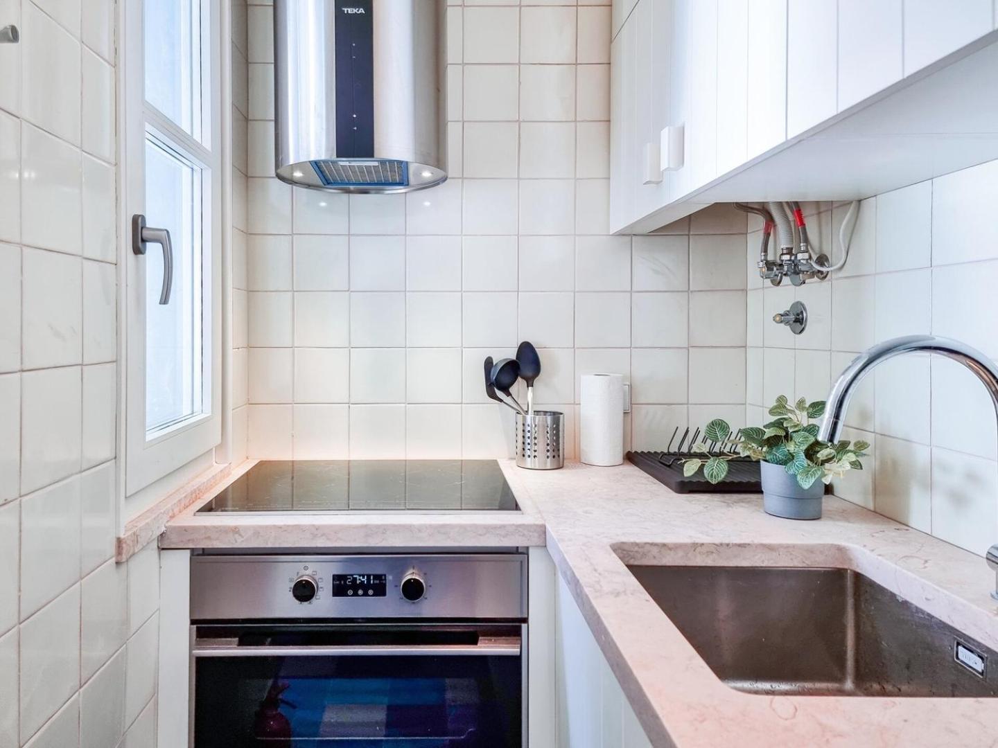W. Lots Of In A Beautiful Terrace Apartment *