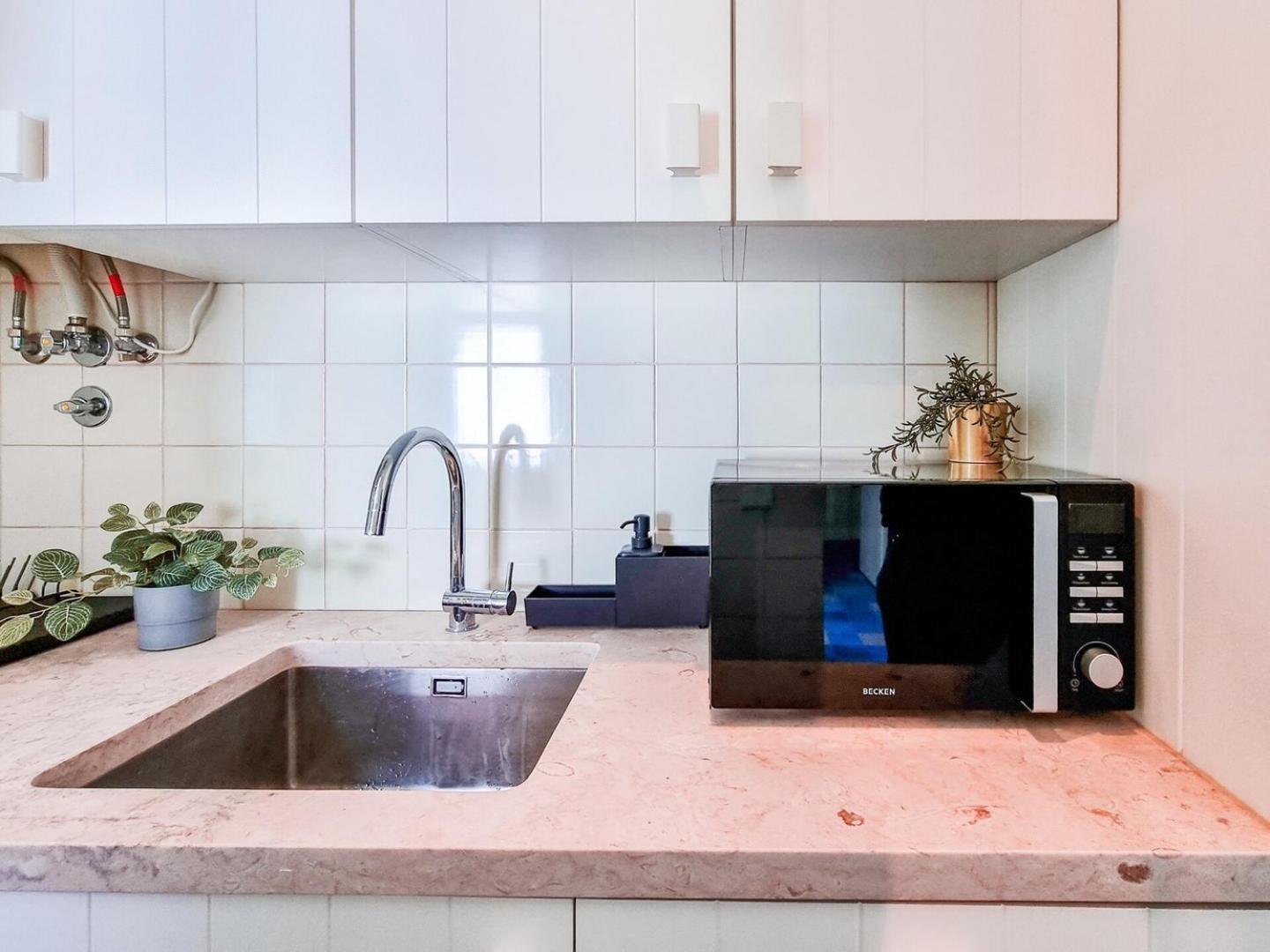 W. Lots Of In A Beautiful Terrace Apartment