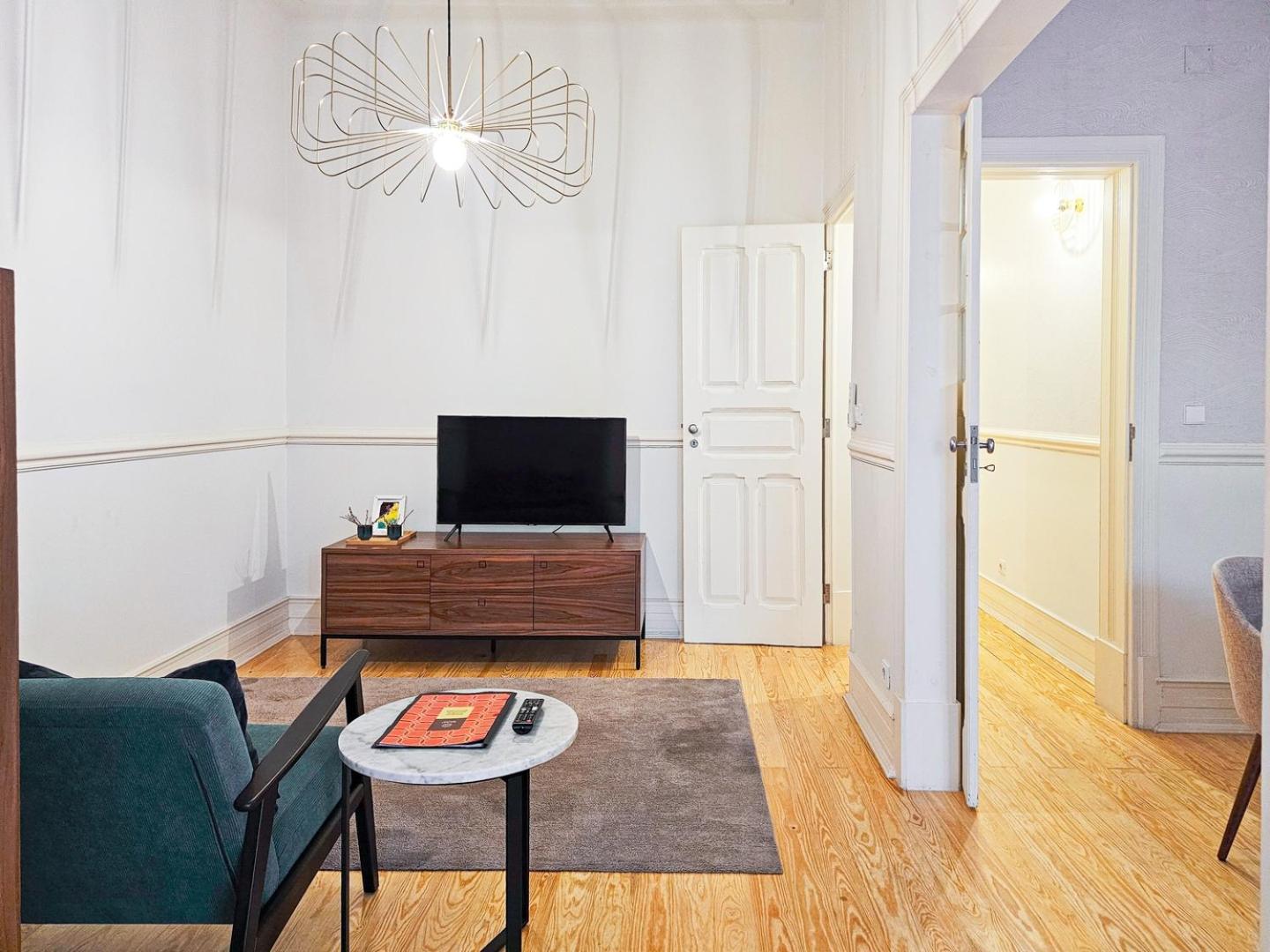W. Lots Of In A Beautiful Terrace Apartment *