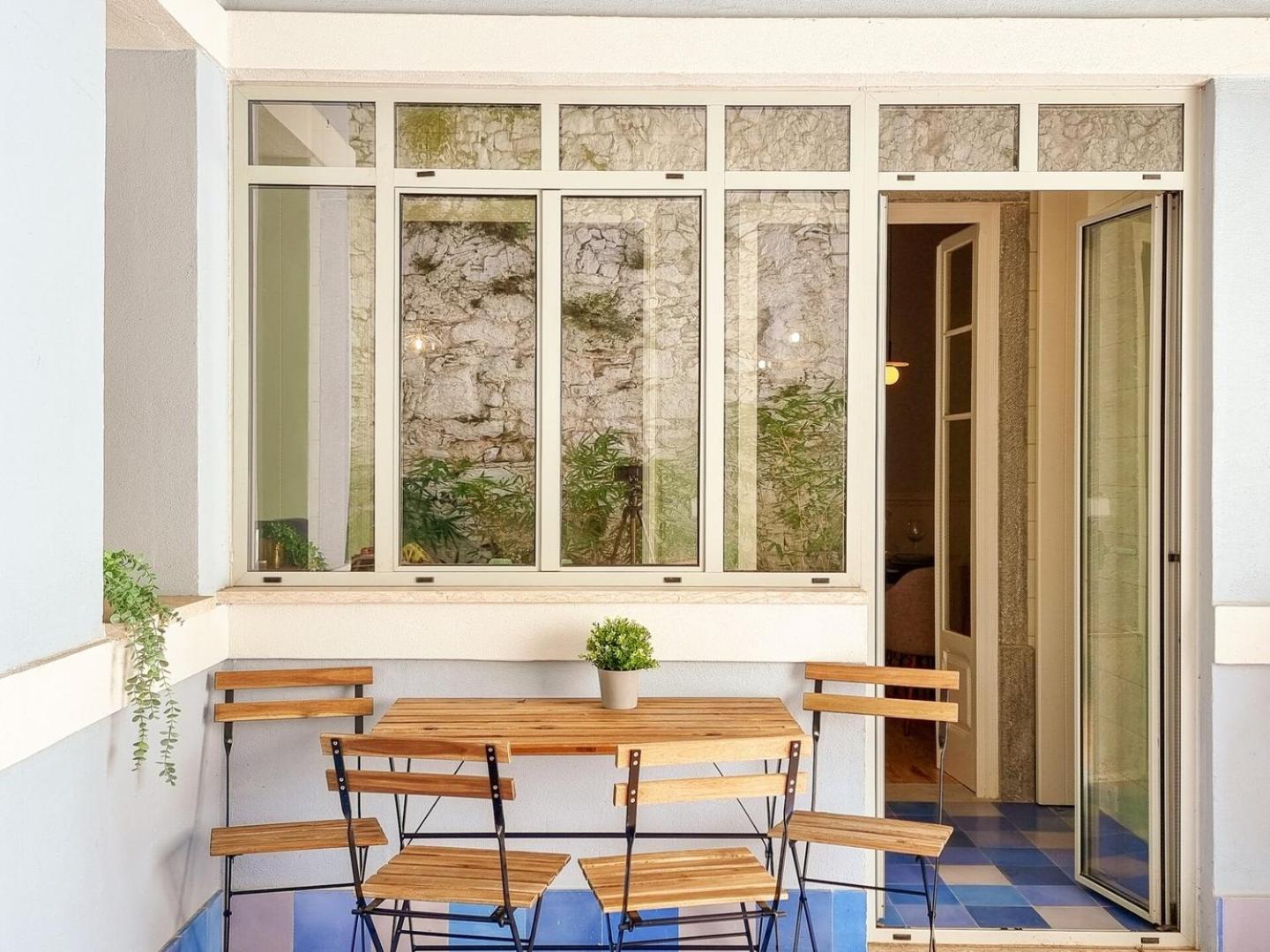 W. Lots Of In A Beautiful Terrace *