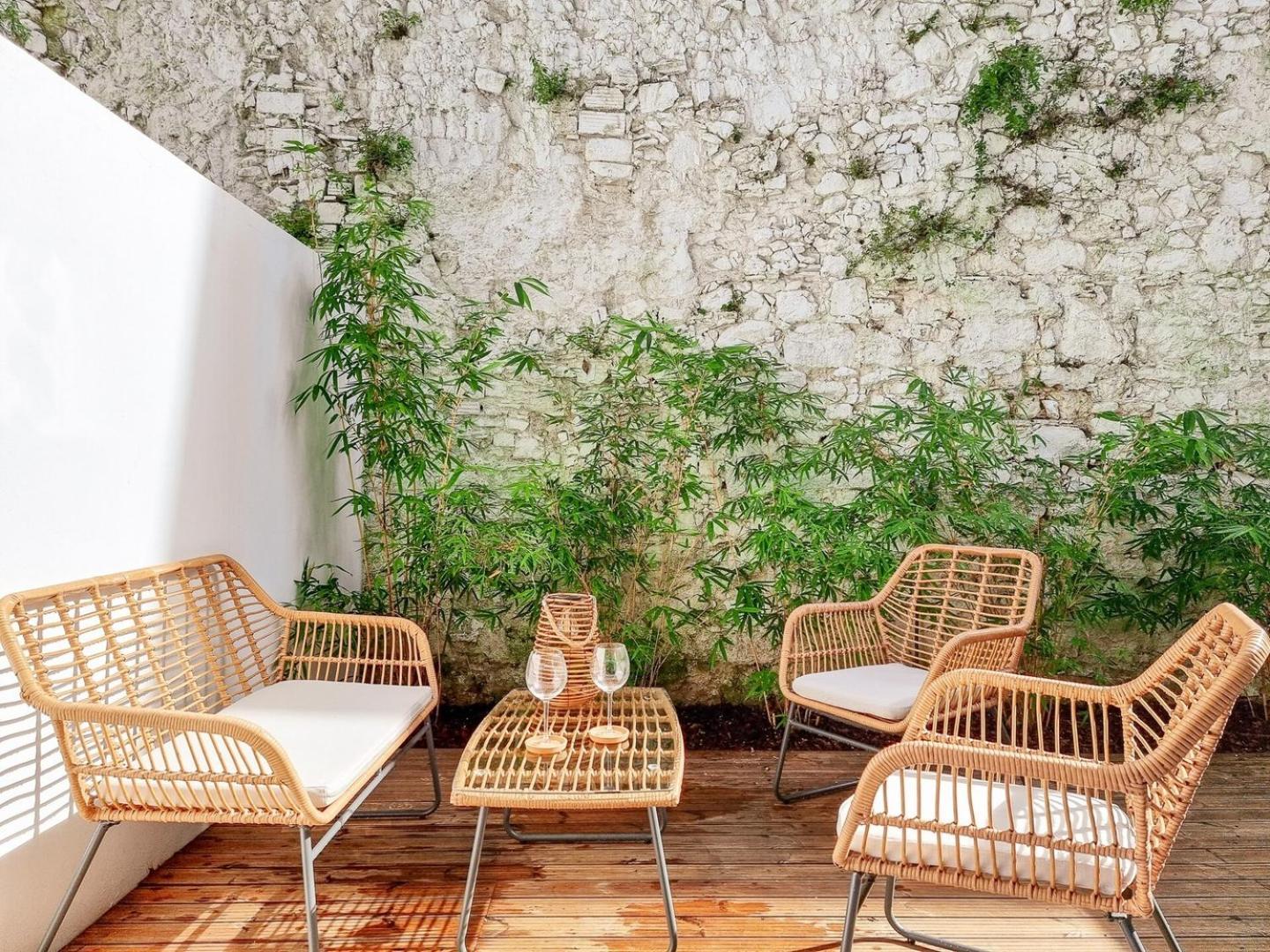 W. Lots Of In A Beautiful Terrace Lisbon